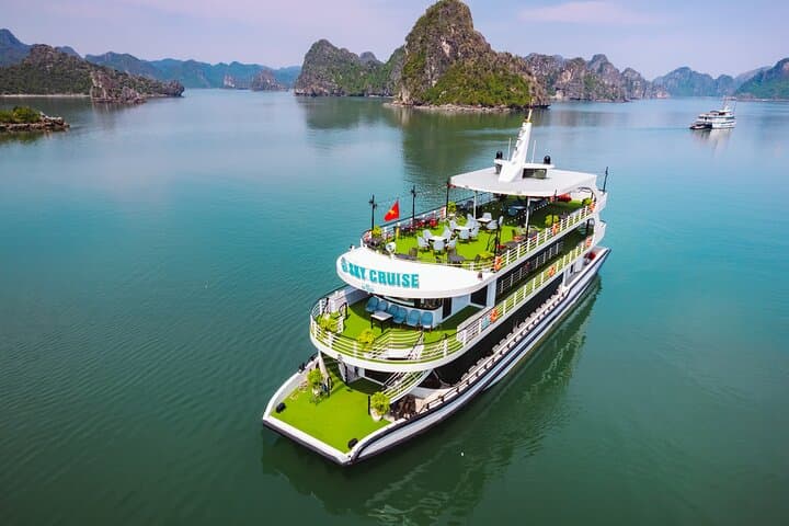 Luxury Halong Bay 1-Day Cruise with Jacuzzi Party from Hanoi