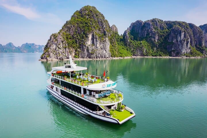 Luxury Halong Bay 1-Day Cruise with Jacuzzi Party from Hanoi photo 3