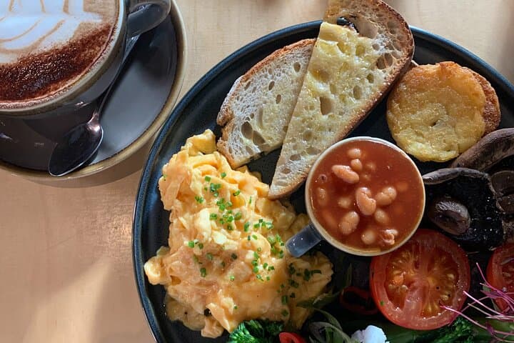 Manchester Food Walking Tour: Full-Meal Northern Quarter and Gay Village Tasting