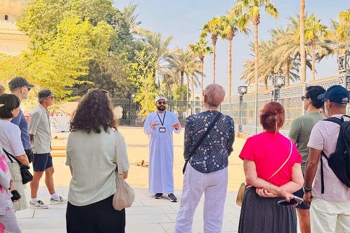 Old Dubai Walking Tour: Al Fahidi, Spice & Gold Souks, Abra Ride and Jumeirah Mosque photo 2