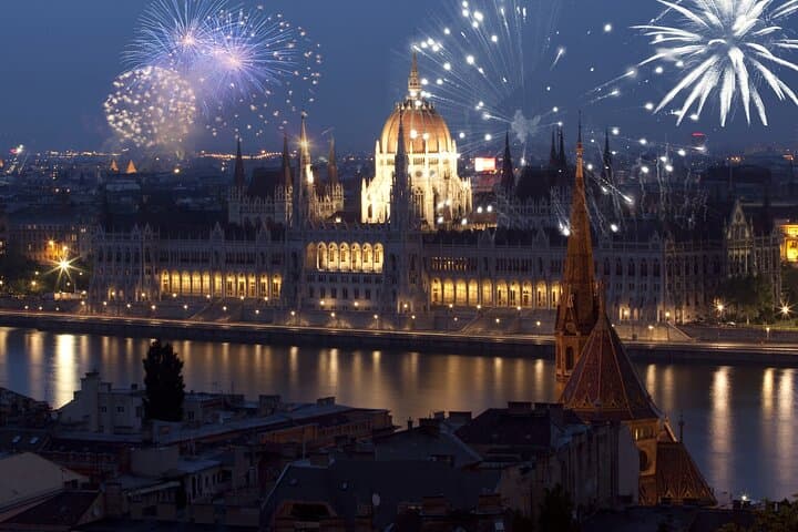 Self-Guided Budapest Walking Tour: See Parliament, Chain Bridge & St. Stephen’s Basilica in 2–3 Hours photo 3