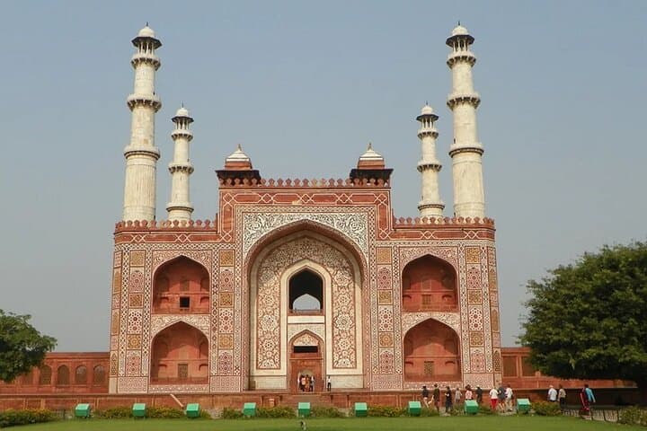 Private Day Tour to Sikandra, Mariam's Tomb & Chini Ka Rauza from Delhi