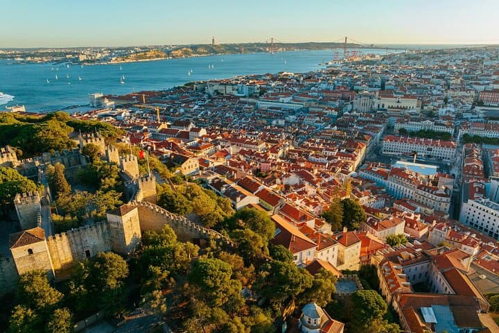 Private Half-Day Lisbon Van Tour: Views, Pastéis de Belém & Cristo Rei