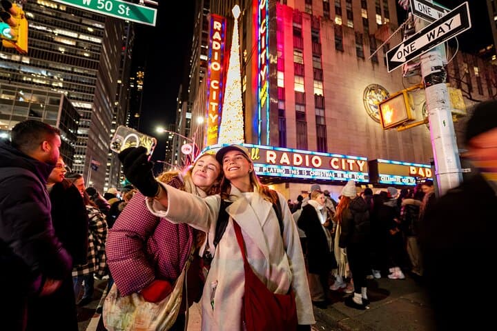 NYC Holiday Walking Tour: Rockefeller Tree, St. Patrick’s & Empire State Observatory