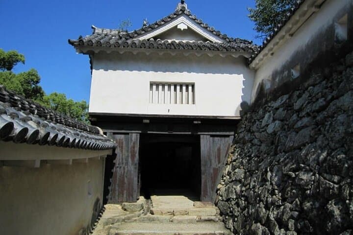 Himeji Castle Samurai Tour: 2-Hour Premium World Heritage Experience photo 3
