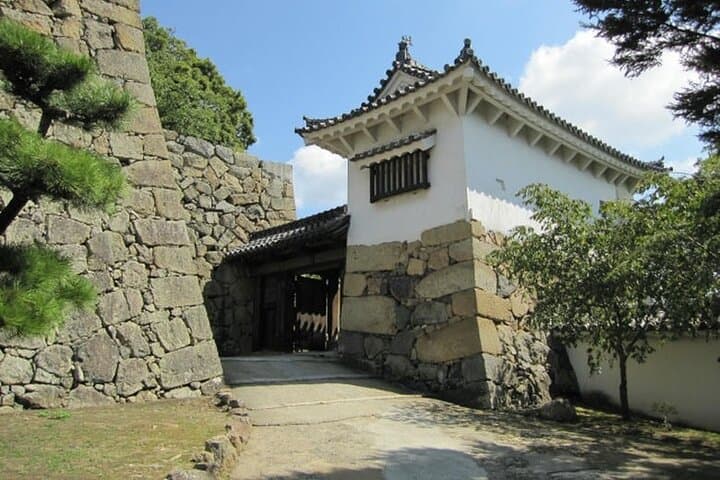 Himeji Castle Samurai Tour: 2-Hour Premium World Heritage Experience photo 4