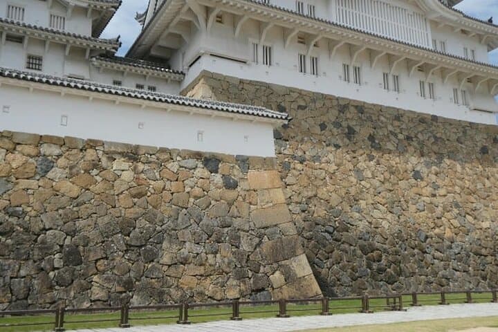 Himeji Castle Samurai Tour: 2-Hour Premium World Heritage Experience photo 2
