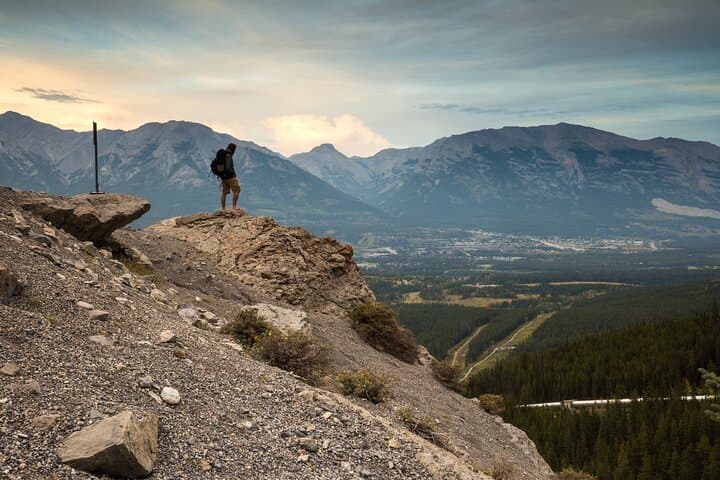 Ultimate Banff Full-Day Guided Adventure: Lake Louise, Bow Valley & Wildlife