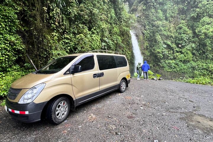 Jurásico Río Agrio: Volcanic Waters and Rainforest Waterfall Hike photo 3