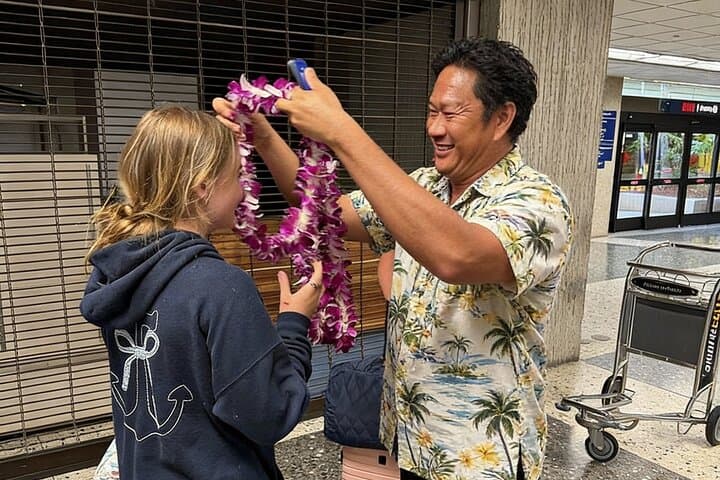 Lei Greeting Private Transfer: Honolulu Airport to Waikiki — Seamless Arrival with Aloha photo 2