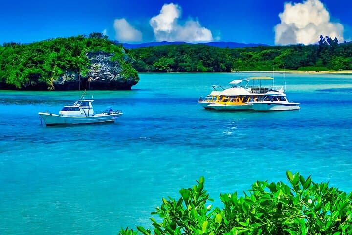 Ishigaki Island Highlights: Kabira Bay, Hirakubozaki & Yaima Village Day Tour