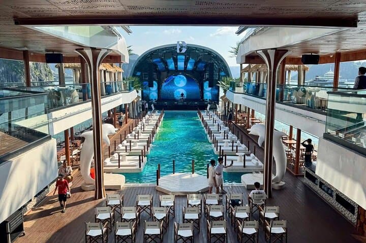 Ha Long Ultra-Luxury Day Cruise: Pool, Kayaks & Surprise Cave