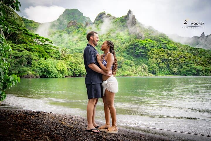 Moorea Photo Shoot: Private Lagoon & Mountain Portrait Session photo 3