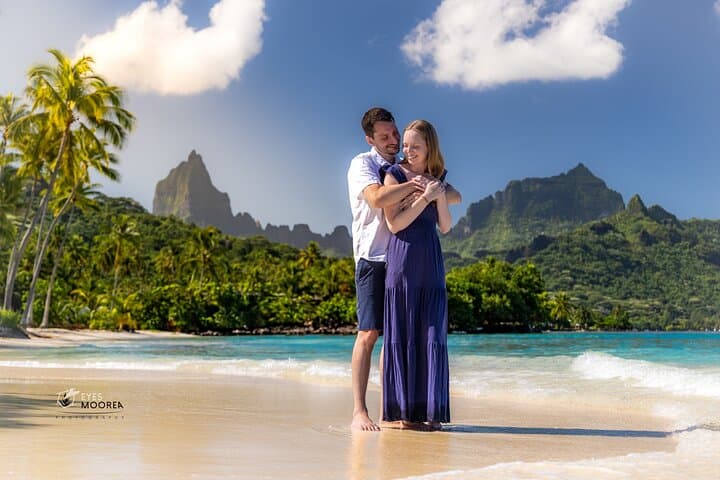 Moorea Photo Shoot: Private Lagoon & Mountain Portrait Session