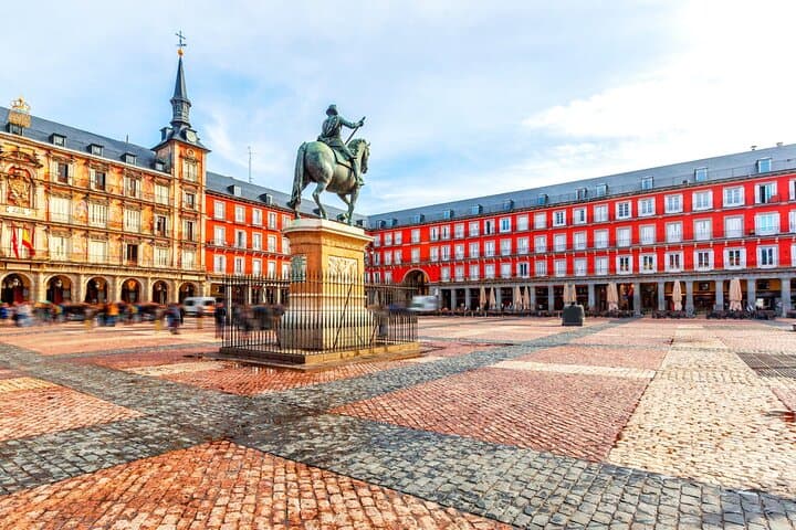madrid-family-friendly-old-town-and-wax-museum-private-tour photo 2