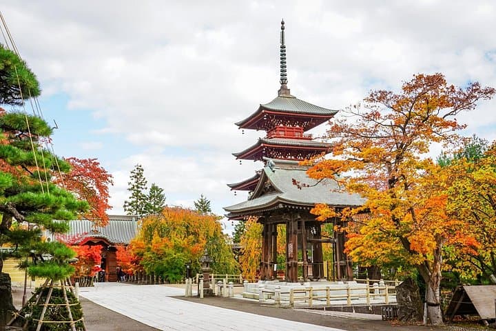 Hirosaki Castle, Fujita Garden & Apple Hill — Private Aomori Shore Excursion photo 2