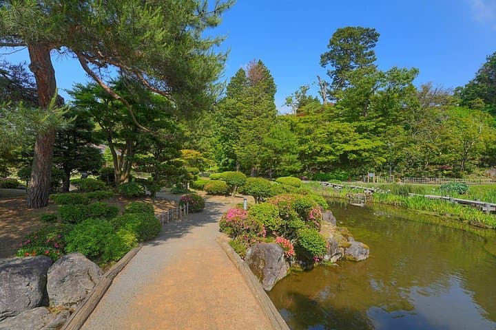 Hirosaki Castle, Fujita Garden & Apple Hill — Private Aomori Shore Excursion photo 3