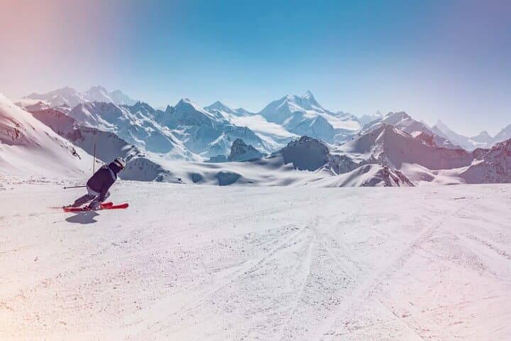 Private Ski Day Lesson in Crans-Montana — Personalized Alpine Instruction on the Arnouva Slopes