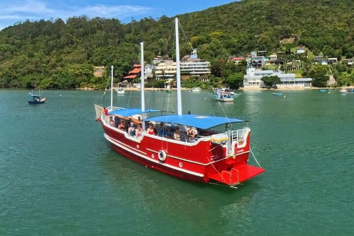 Bombinhas Boat Tour & Snorkel — Sepultura and Biguá Cruise