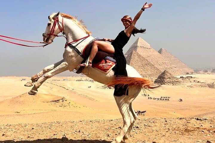 Half-Day Giza Pyramids and Great Sphinx Tour: Camel Ride with an Egyptologist Guide