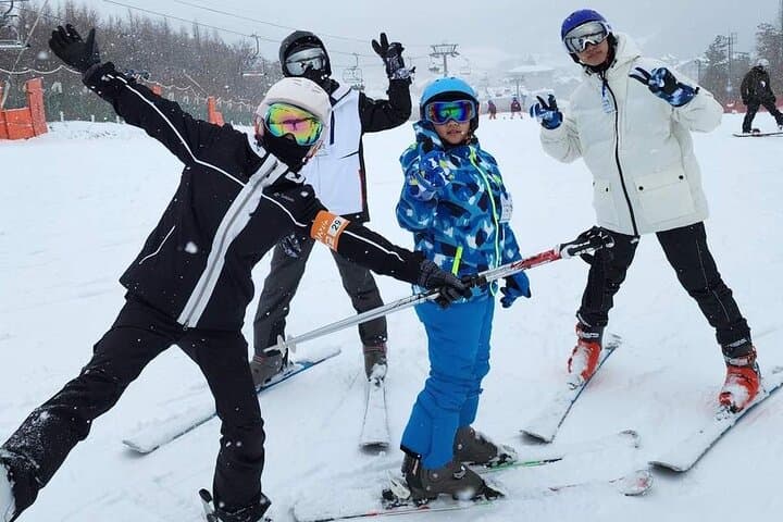 Blue Mountain Ski One-Day Beginner Tour from Toronto photo 3