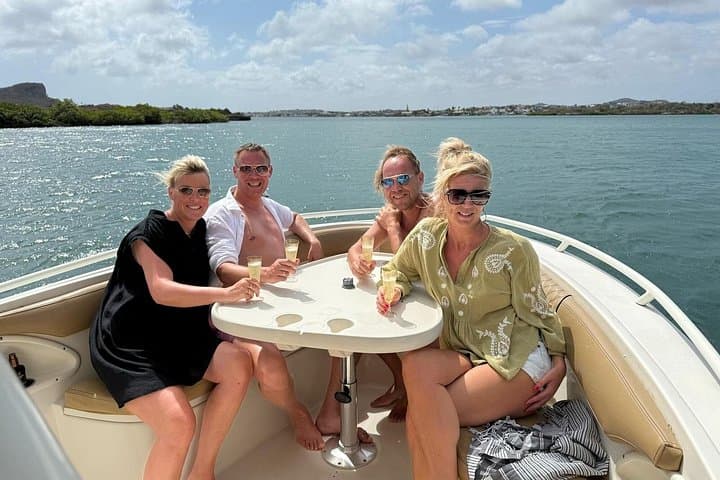 Private Wine Tasting Boat Tour in Spanish Water, Curaçao — Barbara Beach & Charcuterie photo 2