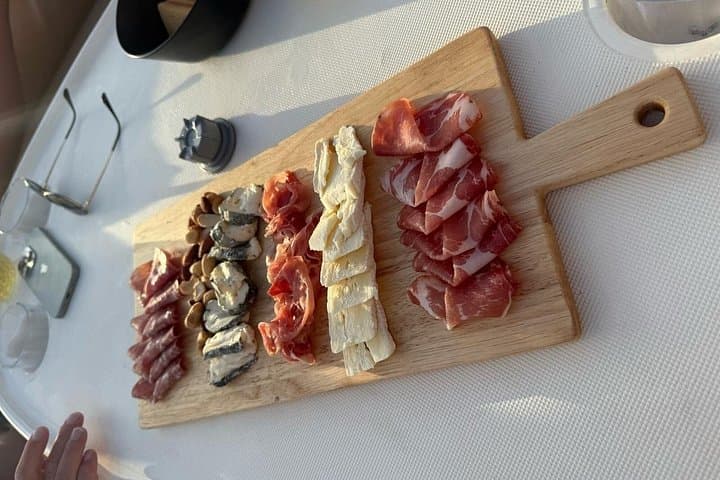 Private Wine Tasting Boat Tour in Spanish Water, Curaçao — Barbara Beach & Charcuterie photo 1