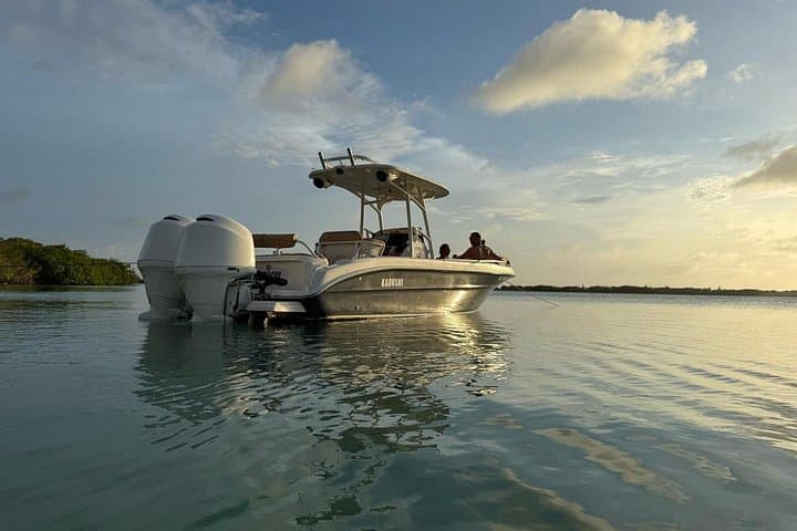 Private Wine Tasting Boat Tour in Spanish Water, Curaçao — Barbara Beach & Charcuterie photo 3