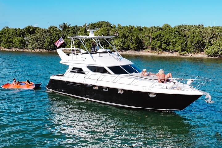 Private Luxury Yacht Cruise to Fisher Island: Miami Skyline, Millionaire’s Row & Swim Stops photo 3