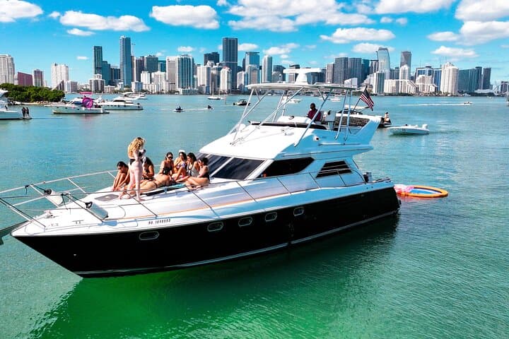 Private Luxury Yacht Cruise to Fisher Island: Miami Skyline, Millionaire’s Row & Swim Stops photo 2