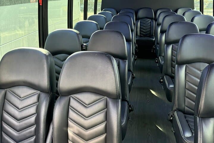 Private Airport Transfer USA — Reliable Door-to-Door Pickup in Newark and Major Cities photo 3