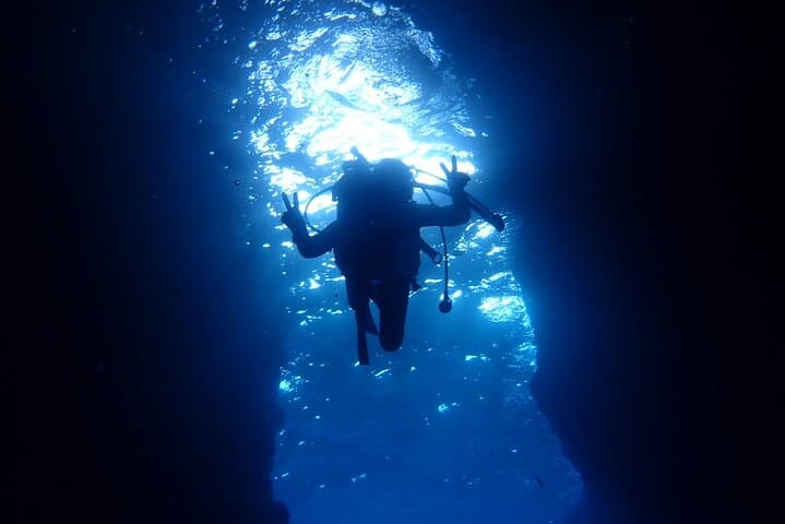 Blue Cave Intro Diving in Onna Village — Okinawa Boat Diving Experience photo 5