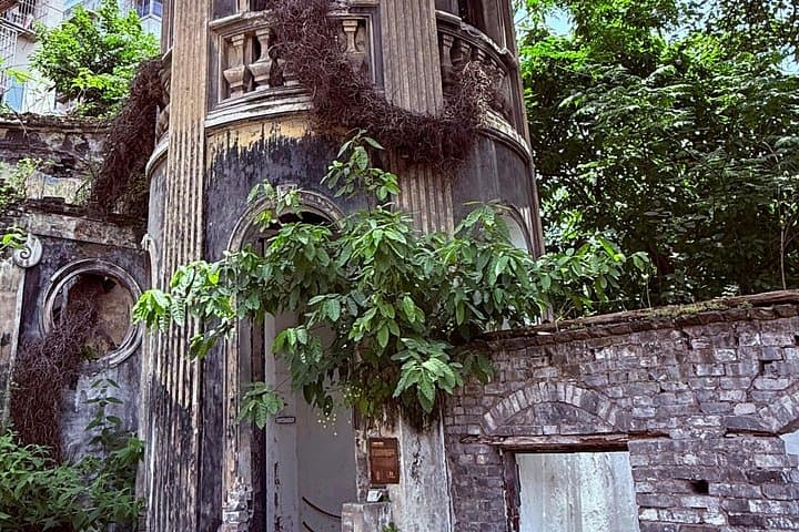 Chongqing City Guided Hiking Day Tour — Hidden Steps, Xiaomian & Skybridges photo 4