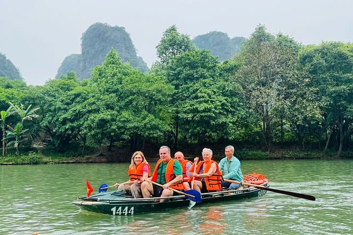 Ninh Binh 2-Day Scenic Discovery from Hanoi — Tam Coc, Mua Cave & Bai Dinh photo 2