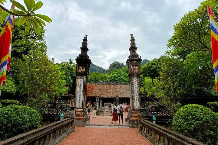 Ninh Binh 2-Day Scenic Discovery from Hanoi — Tam Coc, Mua Cave & Bai Dinh photo 6