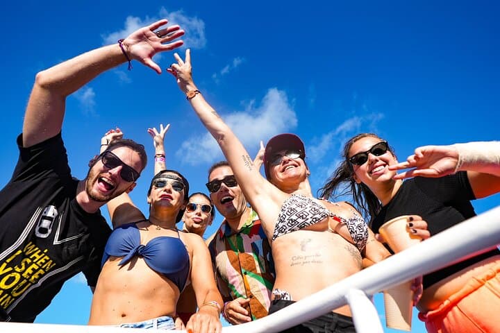 Isla Mujeres Catamaran Cruise: Snorkel, Beach Club & Open Bar Day Sail photo 4