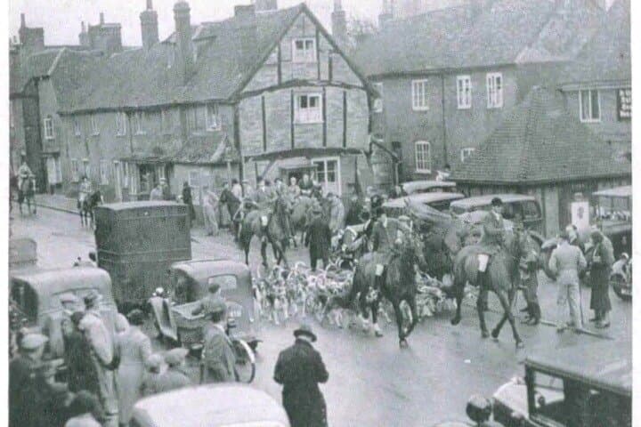 Night Walk: Haunted Amersham Ghost Tour in Historic Old Town photo 4