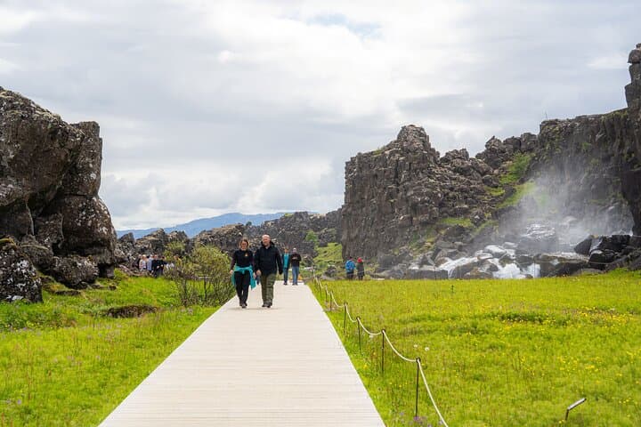 Golden Circle Day Tour: Thingvellir, Geysir, Gullfoss & Laugarvatn Spa photo 4