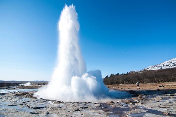 Golden Circle Day Tour: Thingvellir, Geysir, Gullfoss & Laugarvatn Spa photo 2