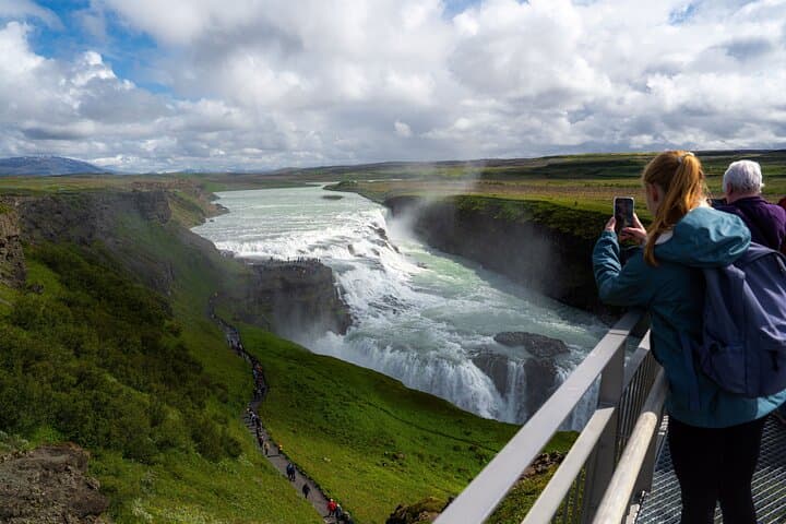 Golden Circle Day Tour: Thingvellir, Geysir, Gullfoss & Laugarvatn Spa photo 3