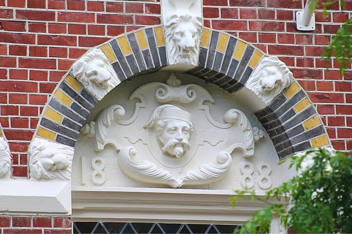 Tilburg Detective Walking Game: Self-Guided Golden Jar Mystery photo 6