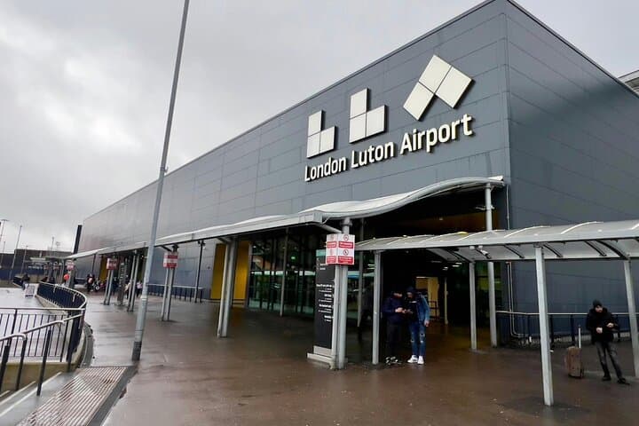 Private Transfer: Luton Airport to Central London — Door-to-Door Service