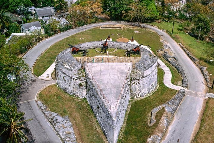 Pirate Jeep Shore Tour in Nassau: 3-Hour Private Pirate History & Scenic Drive photo 2