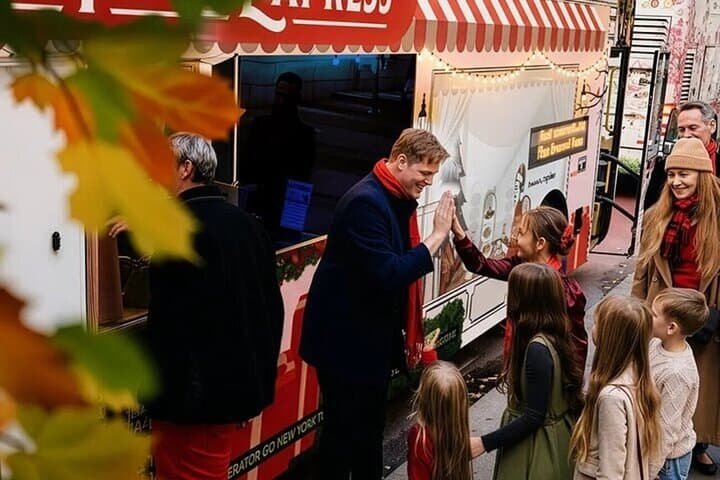 North Pole Express: Highland Park Christmas Lights Tour in Dallas photo 5