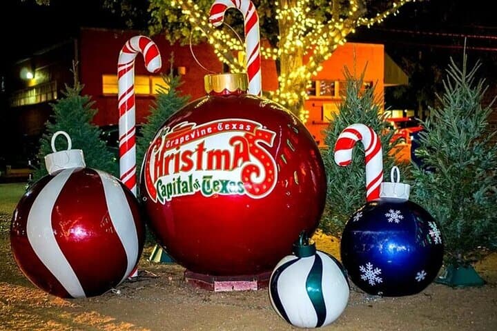 North Pole Express: Grapevine's Magical Christmas Lights Bus Tour photo 6