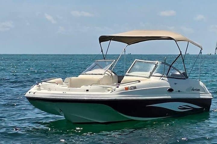 Key West 21' Hurricane Sundeck: Full-Day Boat Rental for Snorkeling & Sandbar Trips photo 2