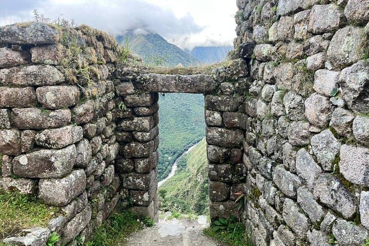 Classic Inca Trail 4-Day Trek to Machu Picchu + Vistadome Train photo 4