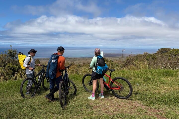 Self-Guided E‑Bike Rental in San Cristóbal, Galápagos — Explore with a Specialized Turbo