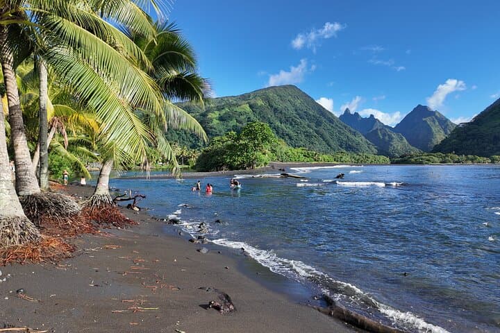 Private Tahiti Island Tour — Full-Day Custom Drive with Local Guide