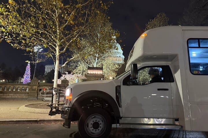 Washington DC Holiday Lights Bus Tour: National Christmas Tree & Festive Stops photo 2
